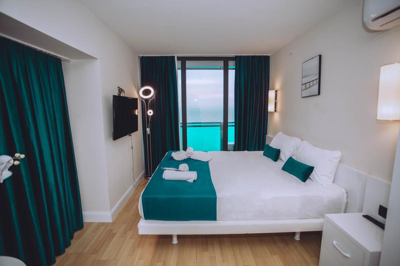 Batumi Luxury Resort & Sea View Aparthotel Buitenkant foto
