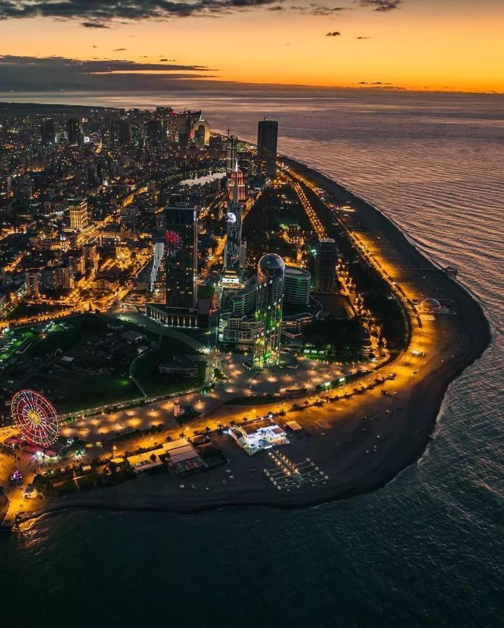 Batumi Luxury Resort & Sea View Aparthotel Buitenkant foto