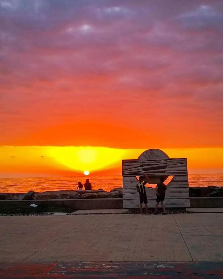 Batumi Luxury Resort & Sea View Aparthotel Buitenkant foto